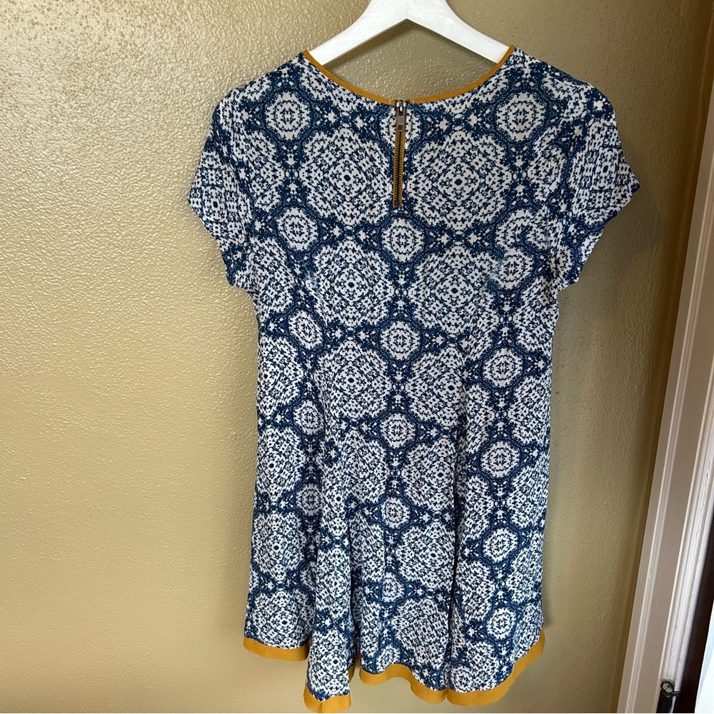 Patterned Flowy Dress - Picture 5 of 8